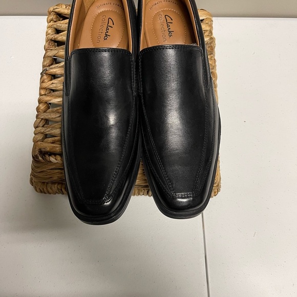 Clarks Black Leather Slip-On Loafers display picture 1